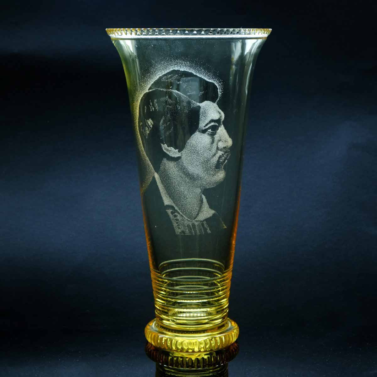 Váza s portrétem Havlíčka -  UMPRUM Praha