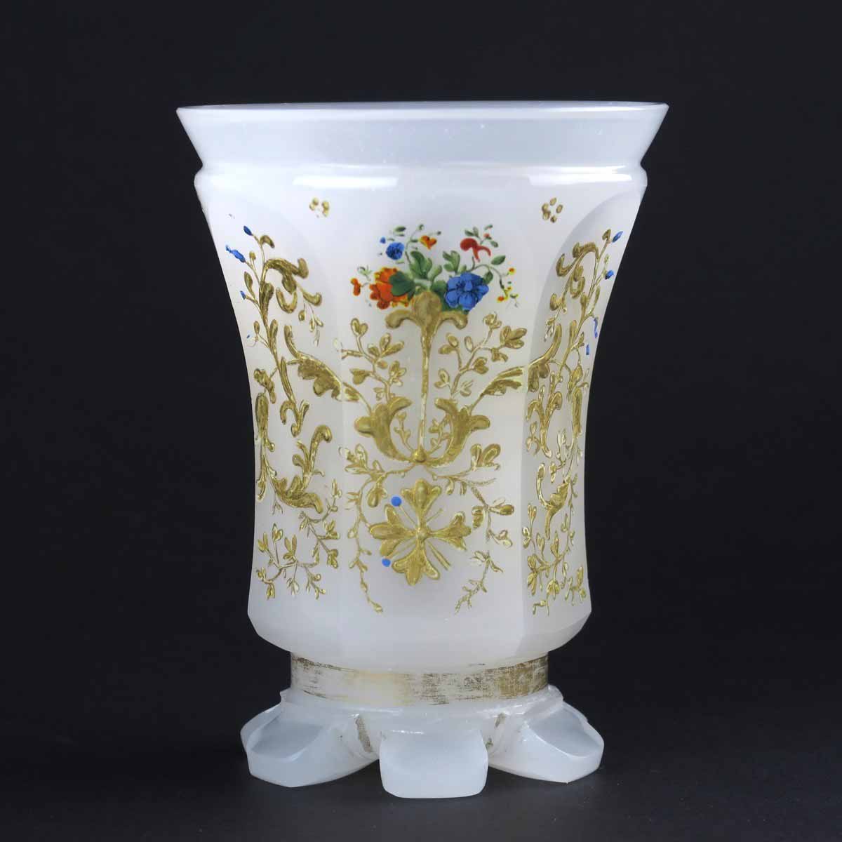 Biedermeierová číše