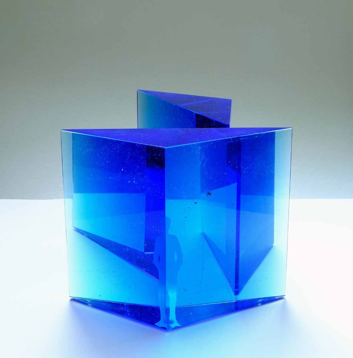 Dvoudílná broušená plastika