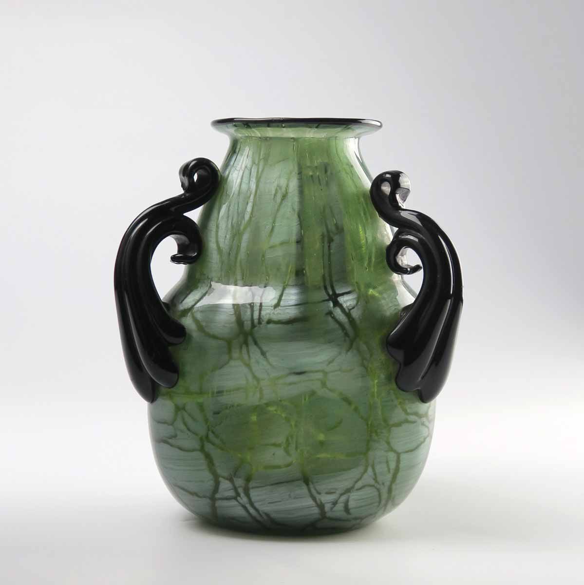 Váza se třemi uchy