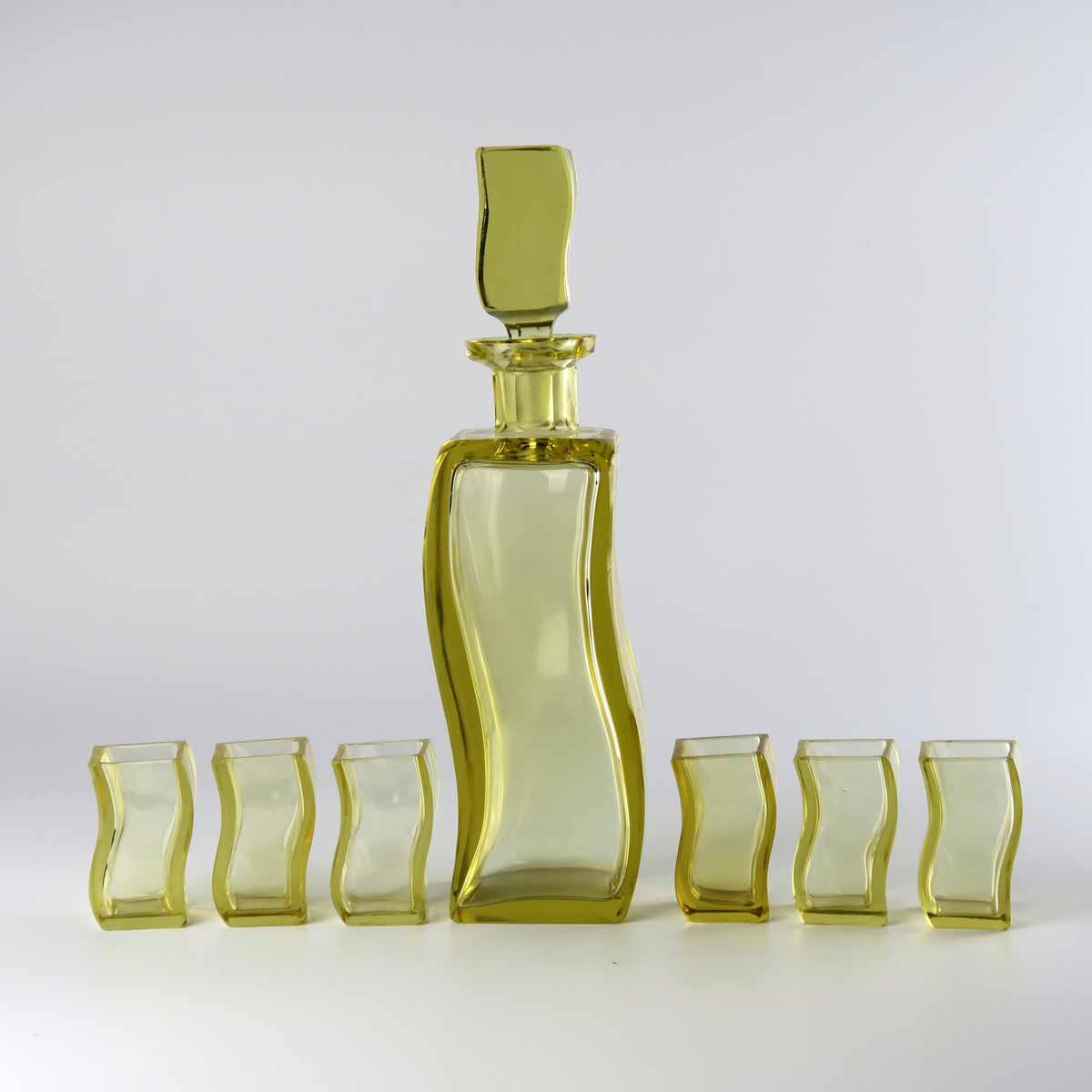 Karafa se 6 odlivkami ve stylu art deco