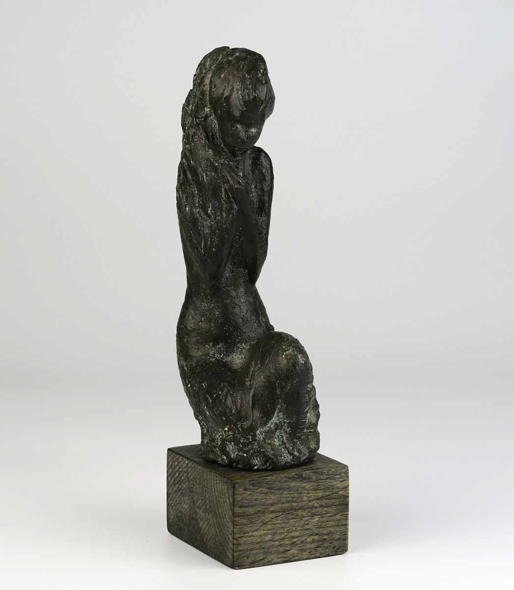 Český sochař 2. pol. 20. století - Sedící dívčí akt