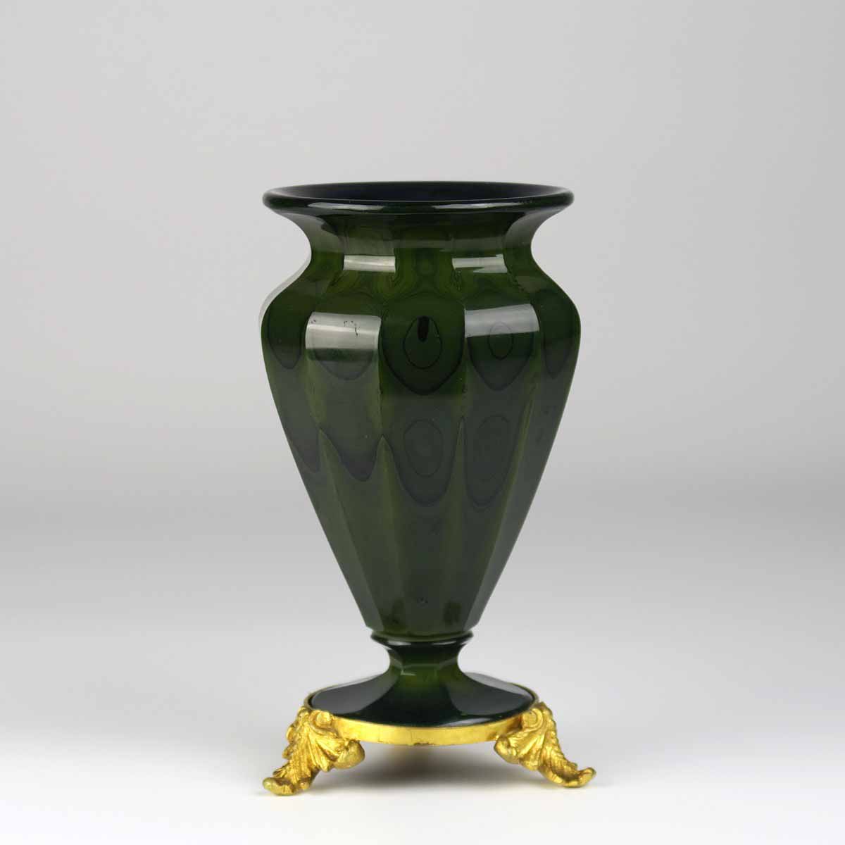 Lithyalinová vázička v montáži