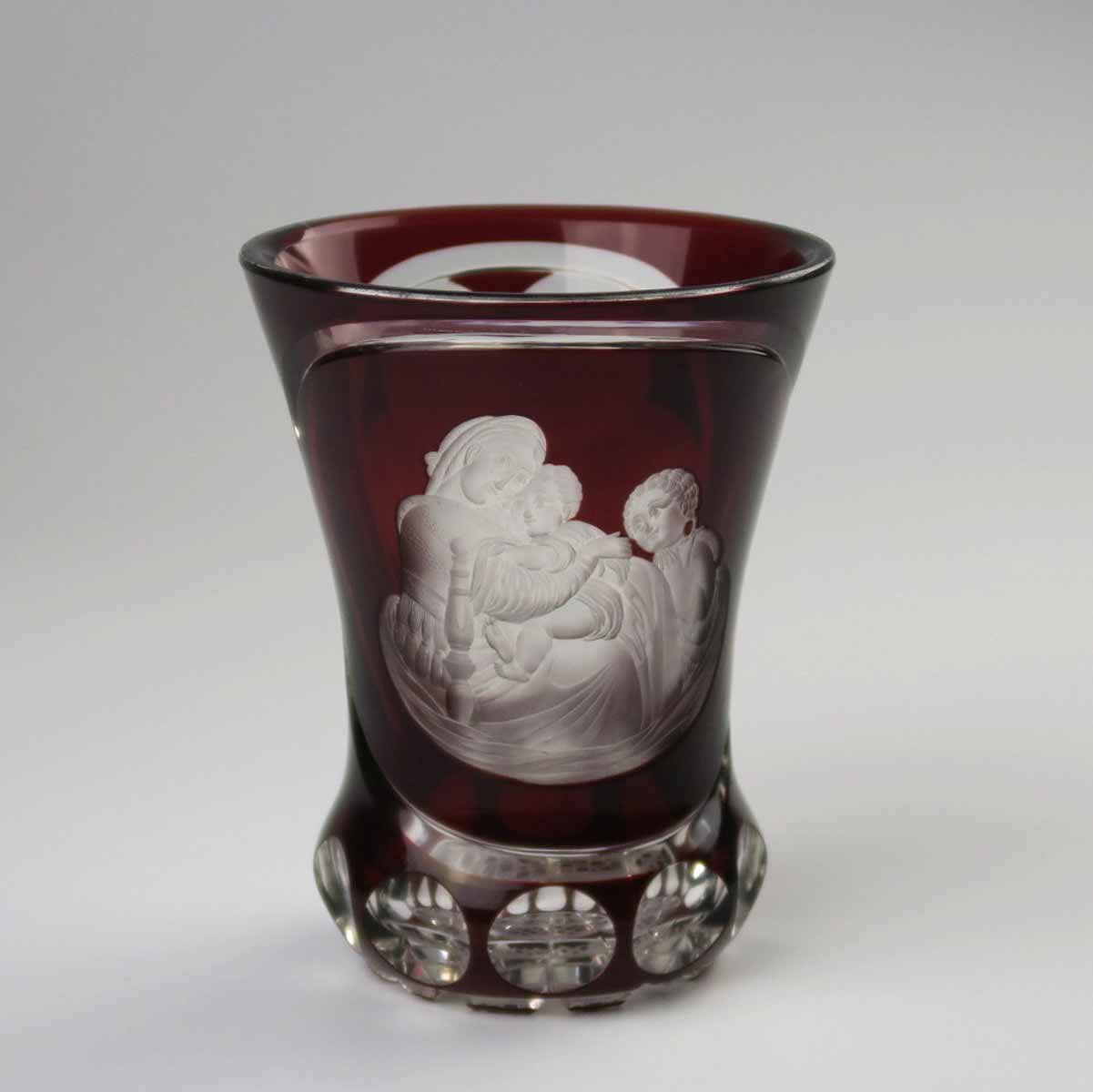 Číše s motivem Panny Marie s Ježíškem