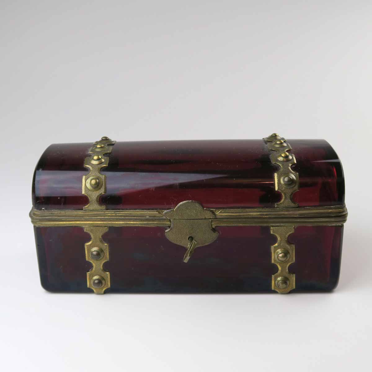 Kazeta ve tvaru truhly