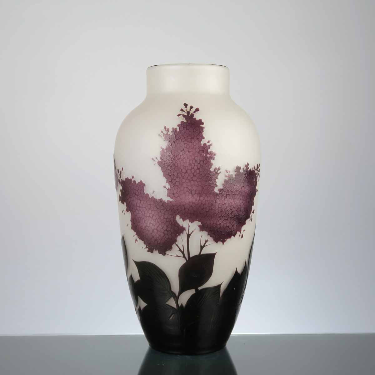 Velká váza s motivem šeříku, Loetz