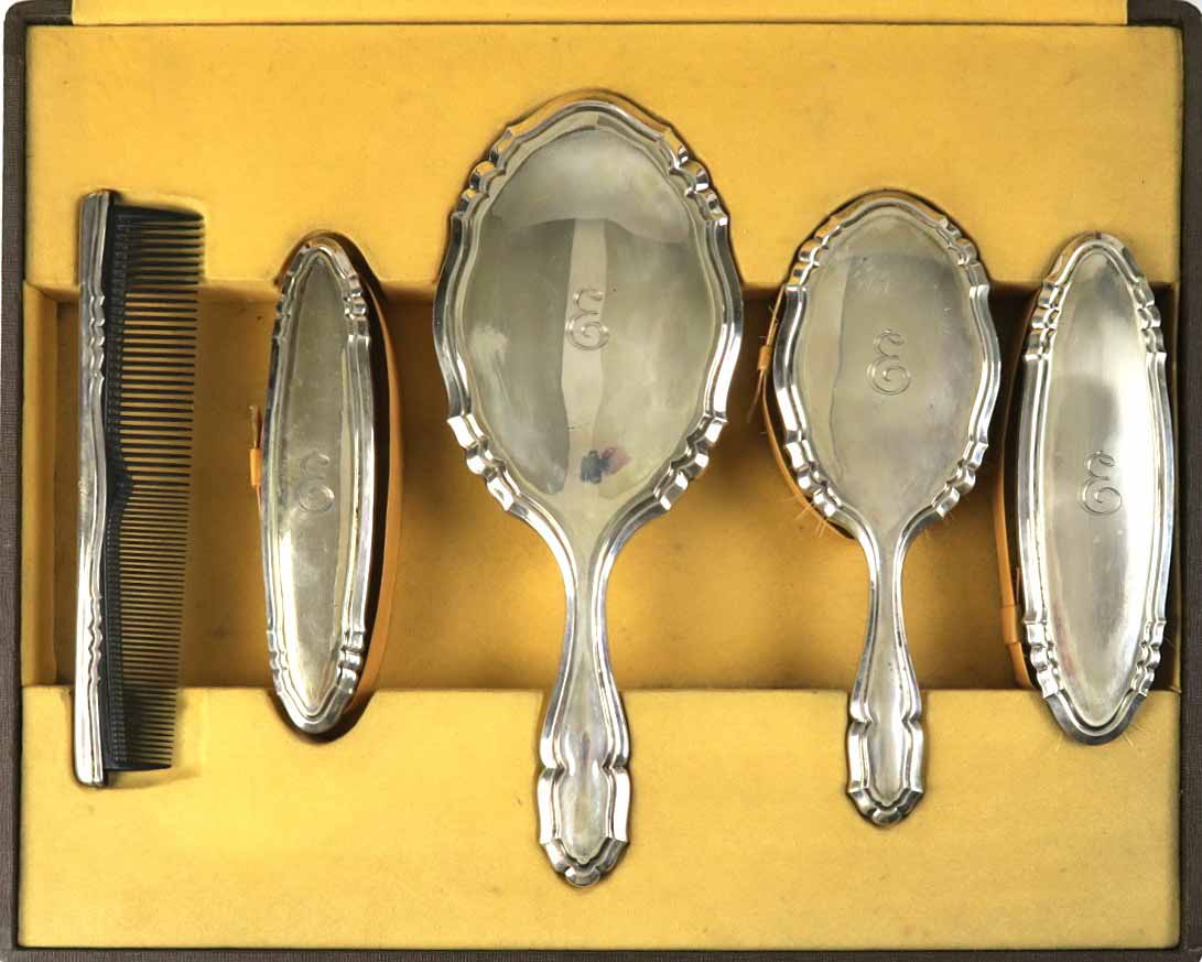 Stříbrná toaletní souprava - František Bibus