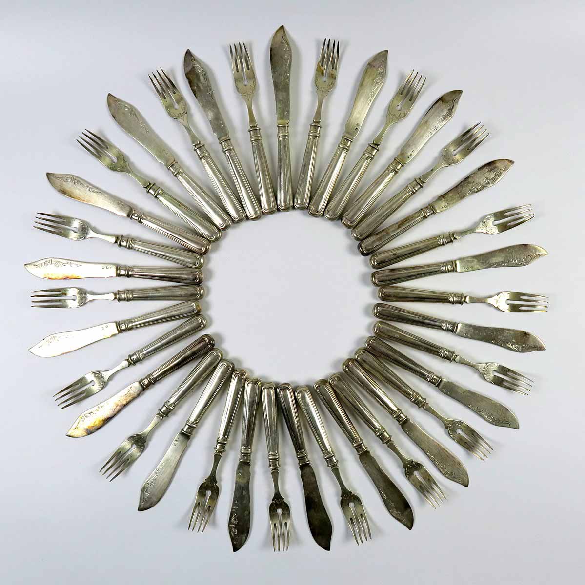 Stříbrný rybí servis pro 18 osob