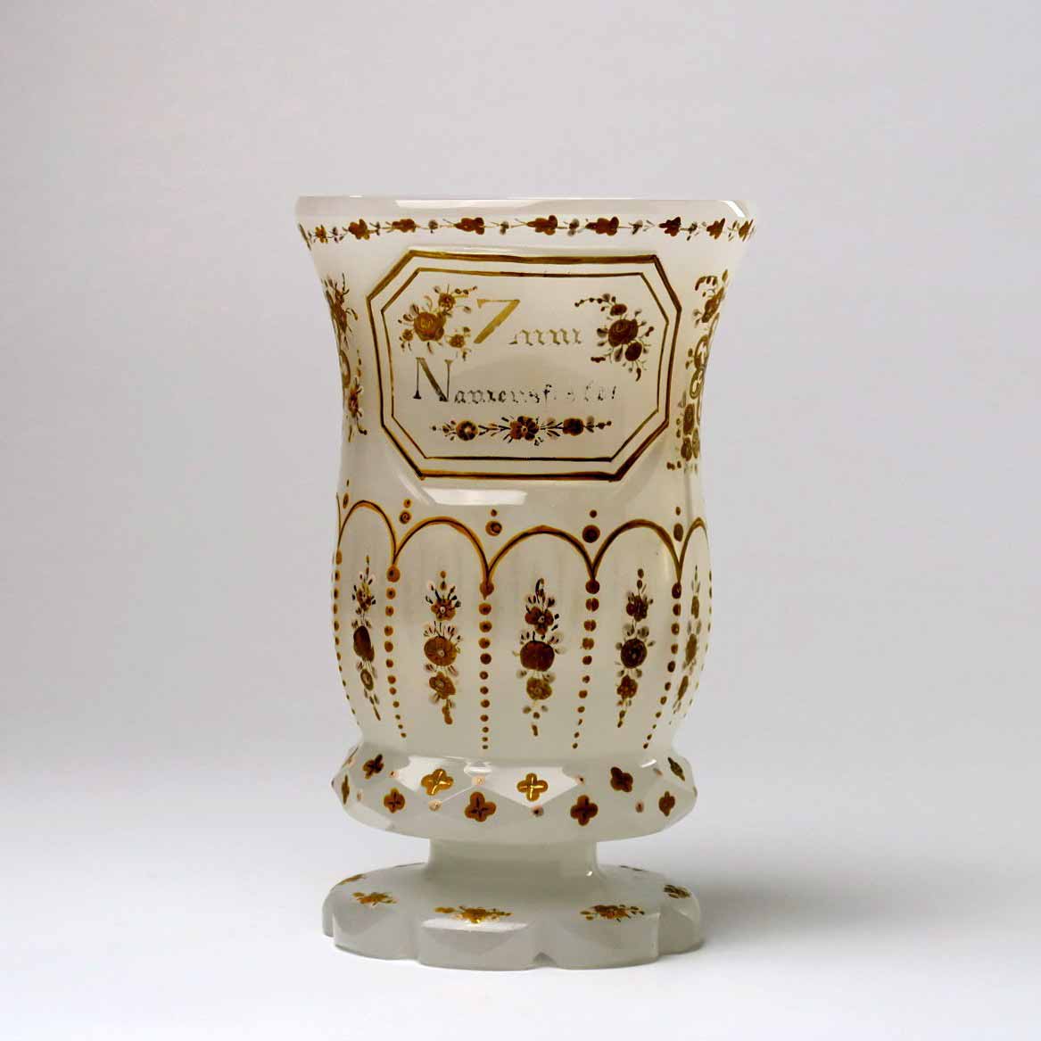 Biedermeierová číše "Zum Namensfeste"