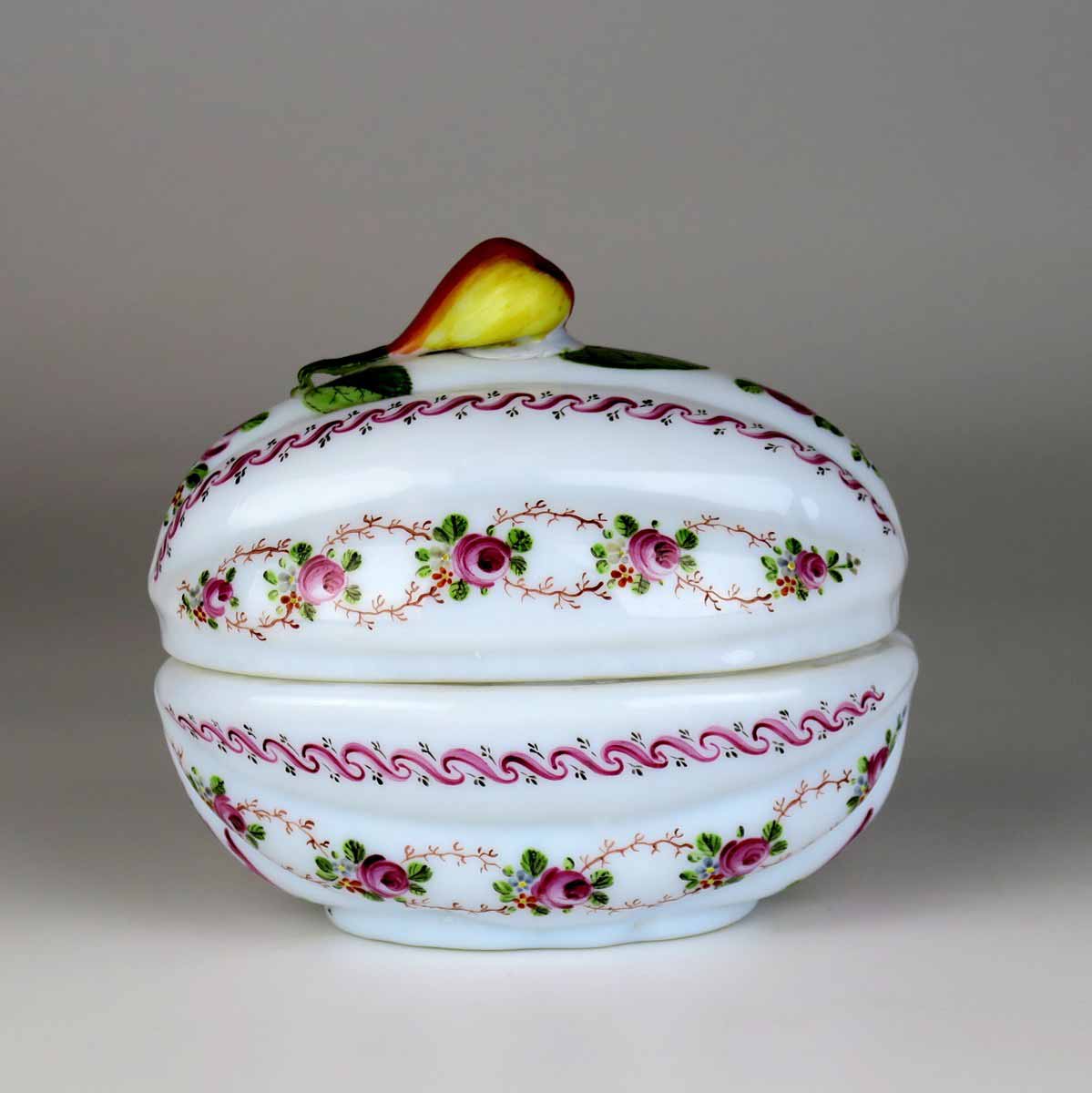 Klasicistní cukřenka s víkem