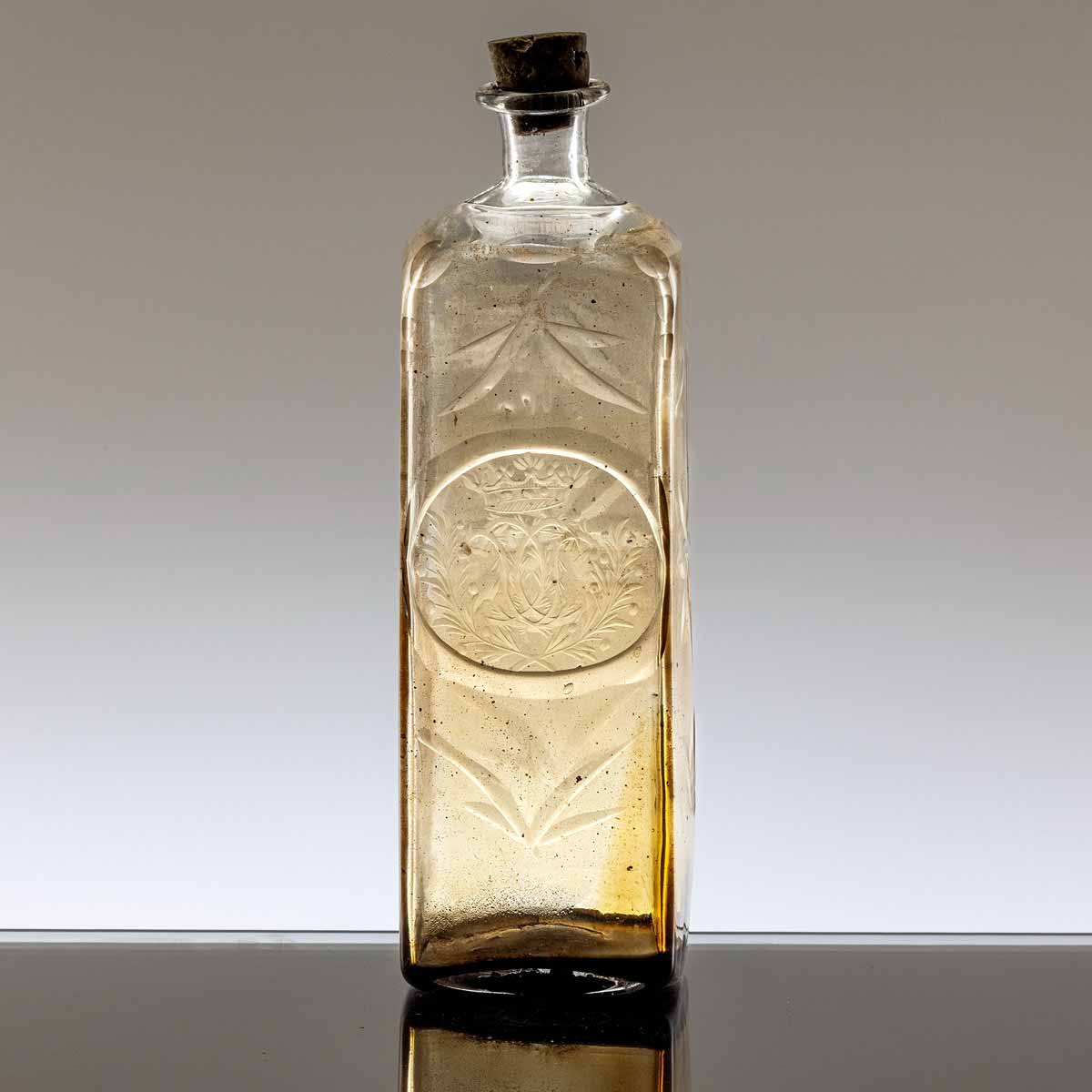 Barokní lahev s monogramem