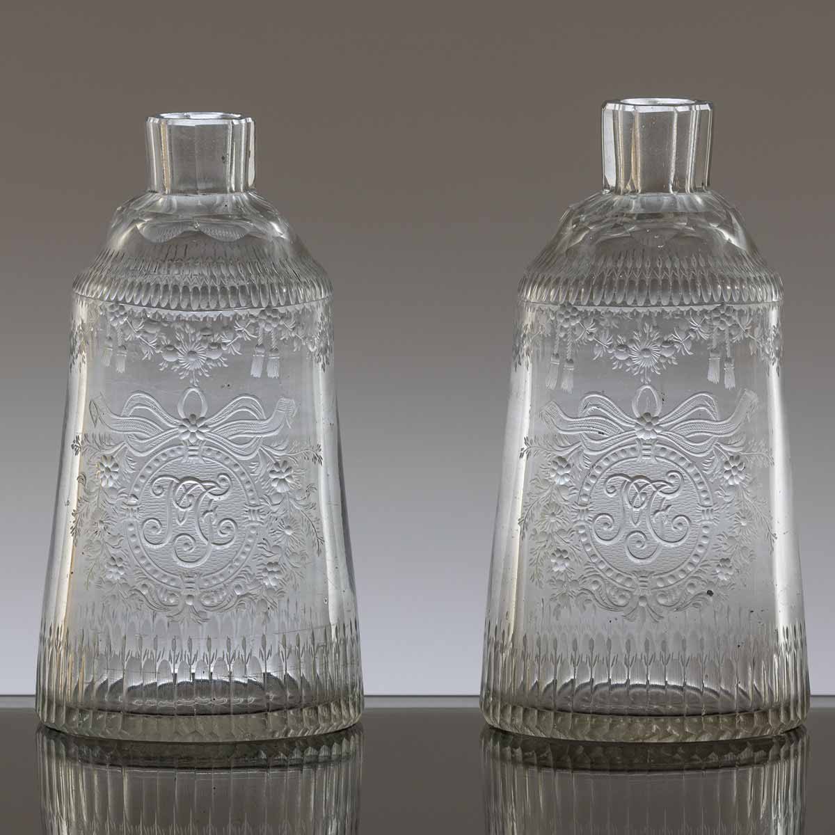 Pár empírových flakonů "MF"