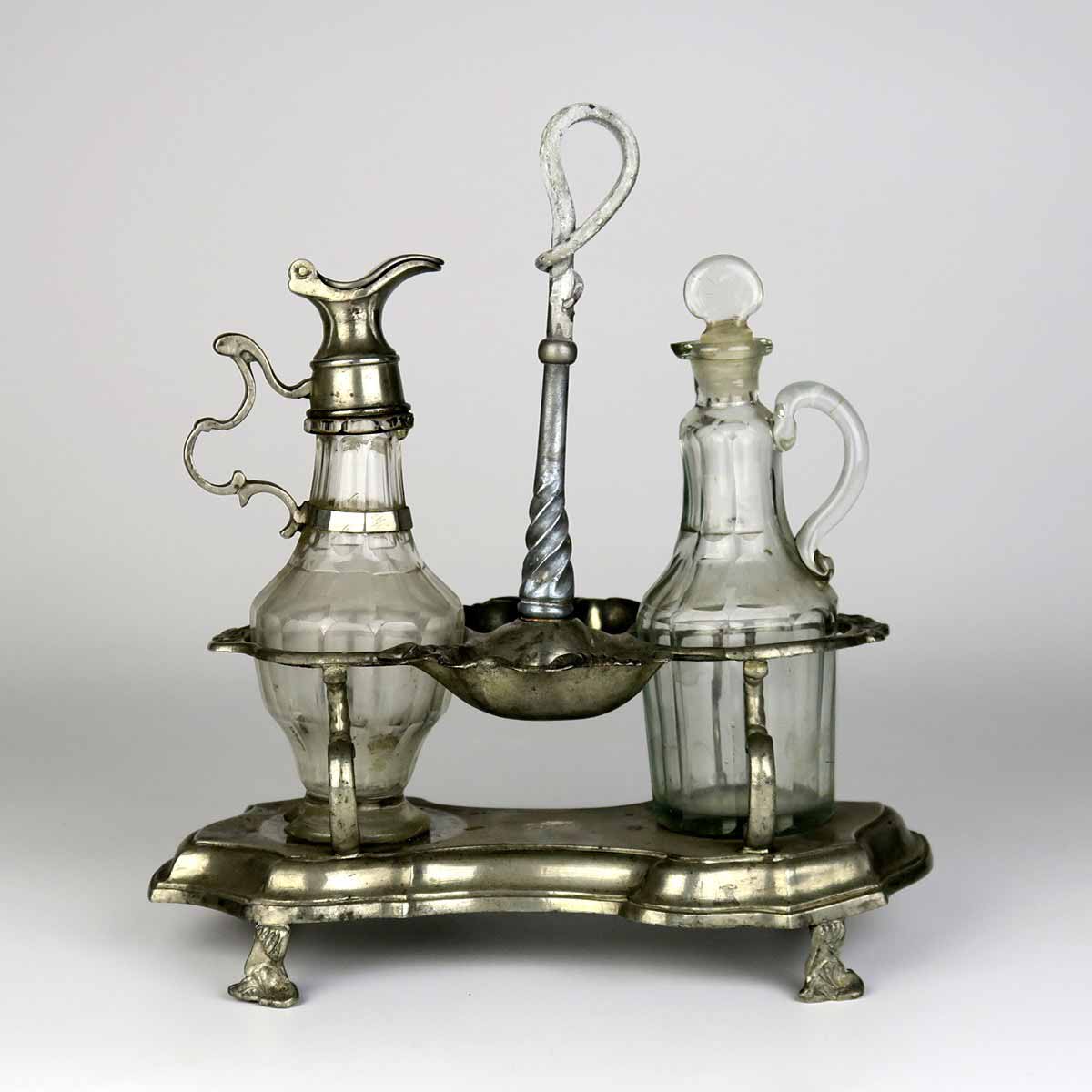 Rokokový stojánek na kořenky I.