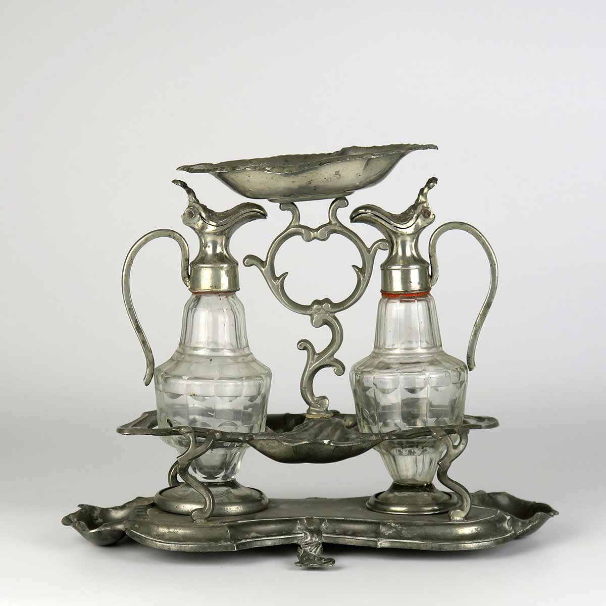 Rokokový stojánek na kořenky II.