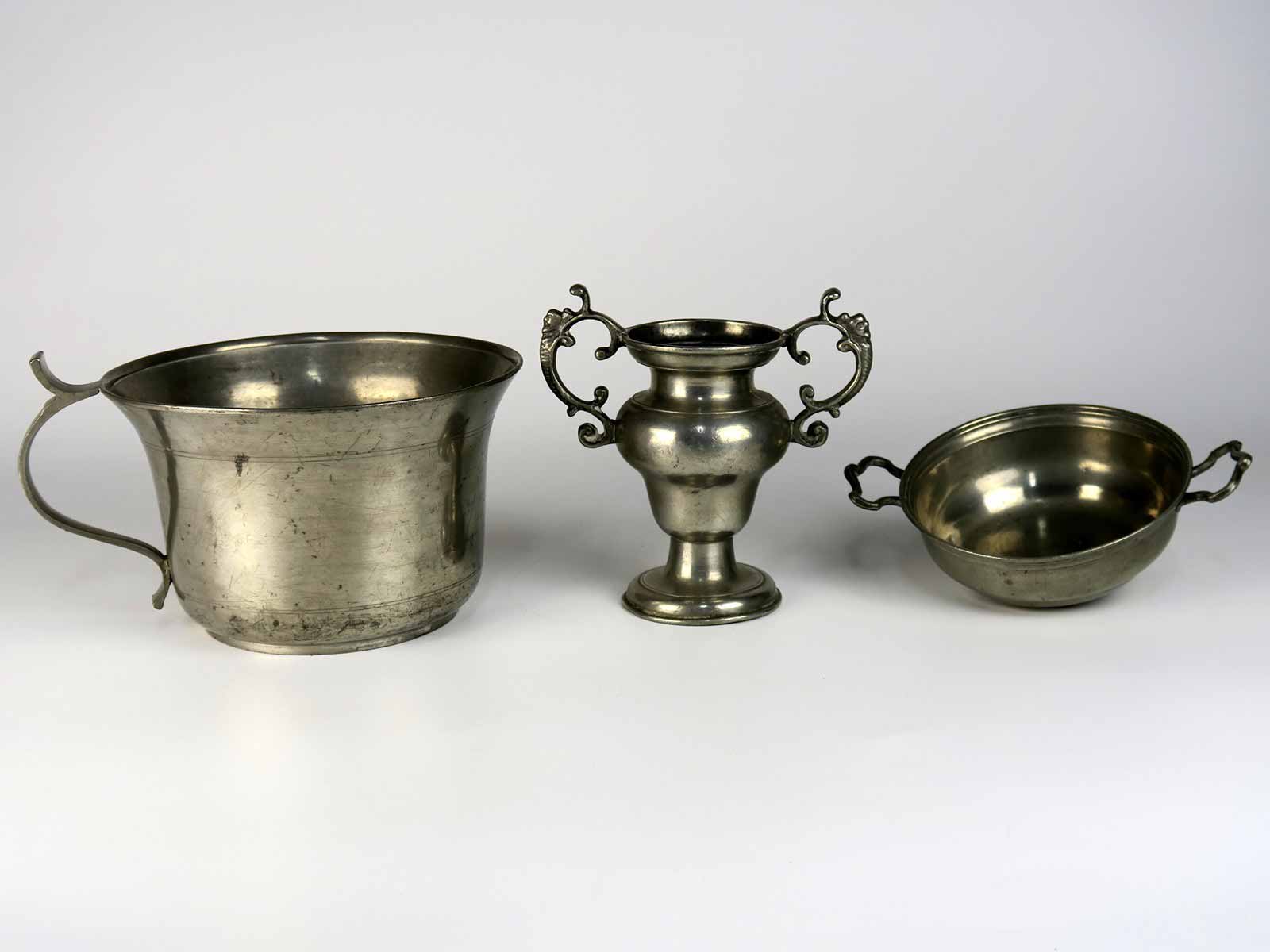 Konovult 3 cínových předmětů