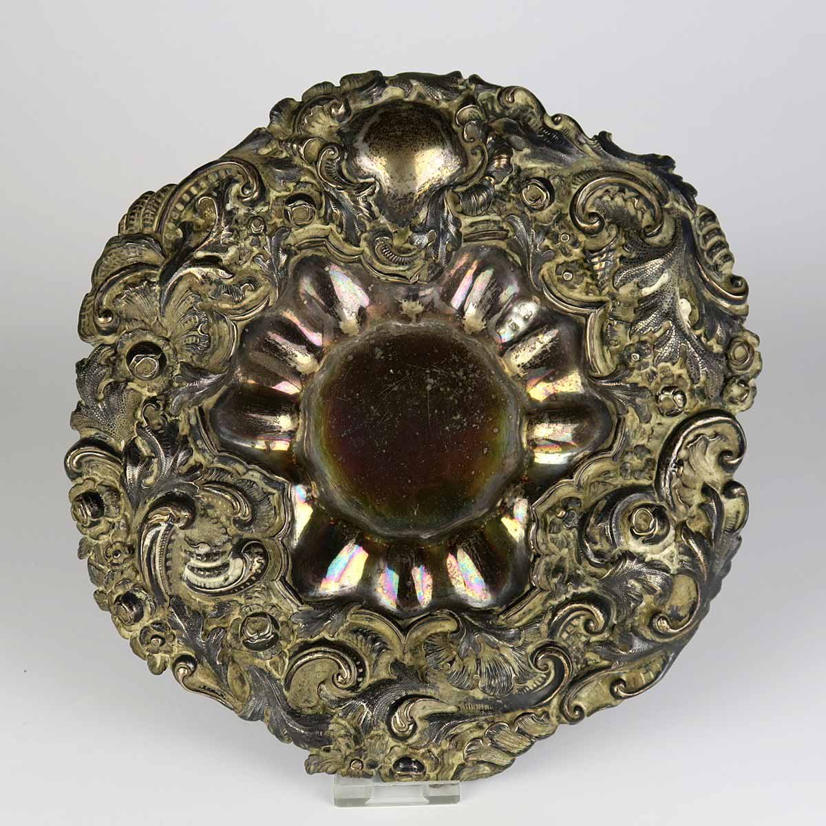 Stříbrný dekorativní talíř