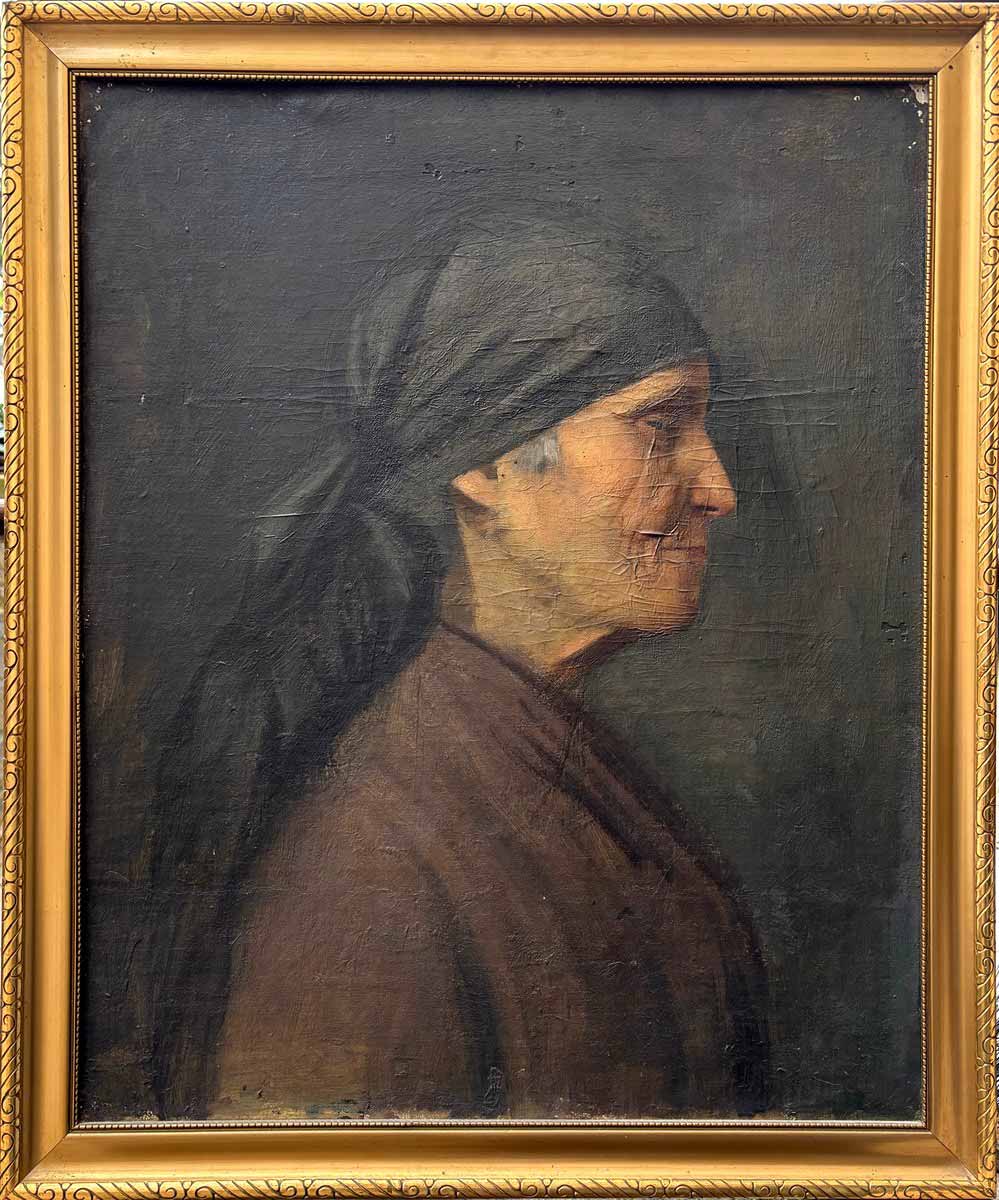 Portrét stařeny v šátku