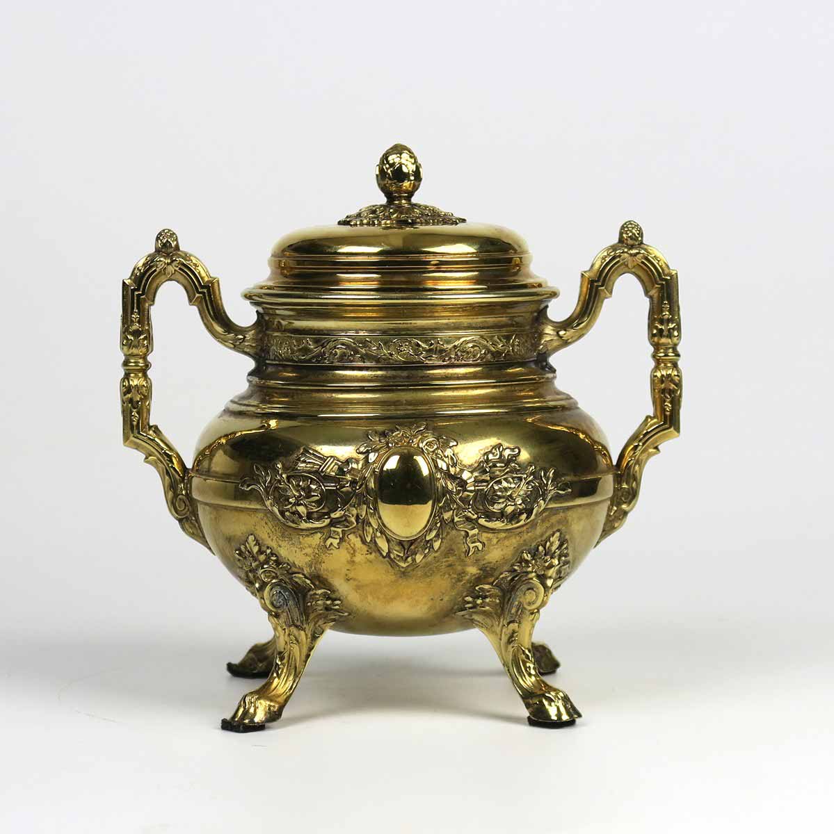 Stříbrná cukřenka s víkem v klasicistním stylu