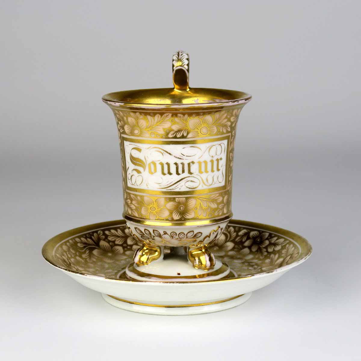 Biedermeierový koflík s miskou "Souvenir" - Slavkov