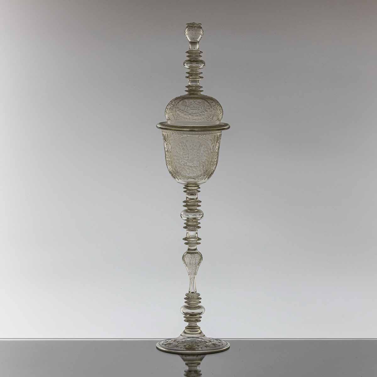 Pohár s víkem v barokním stylu