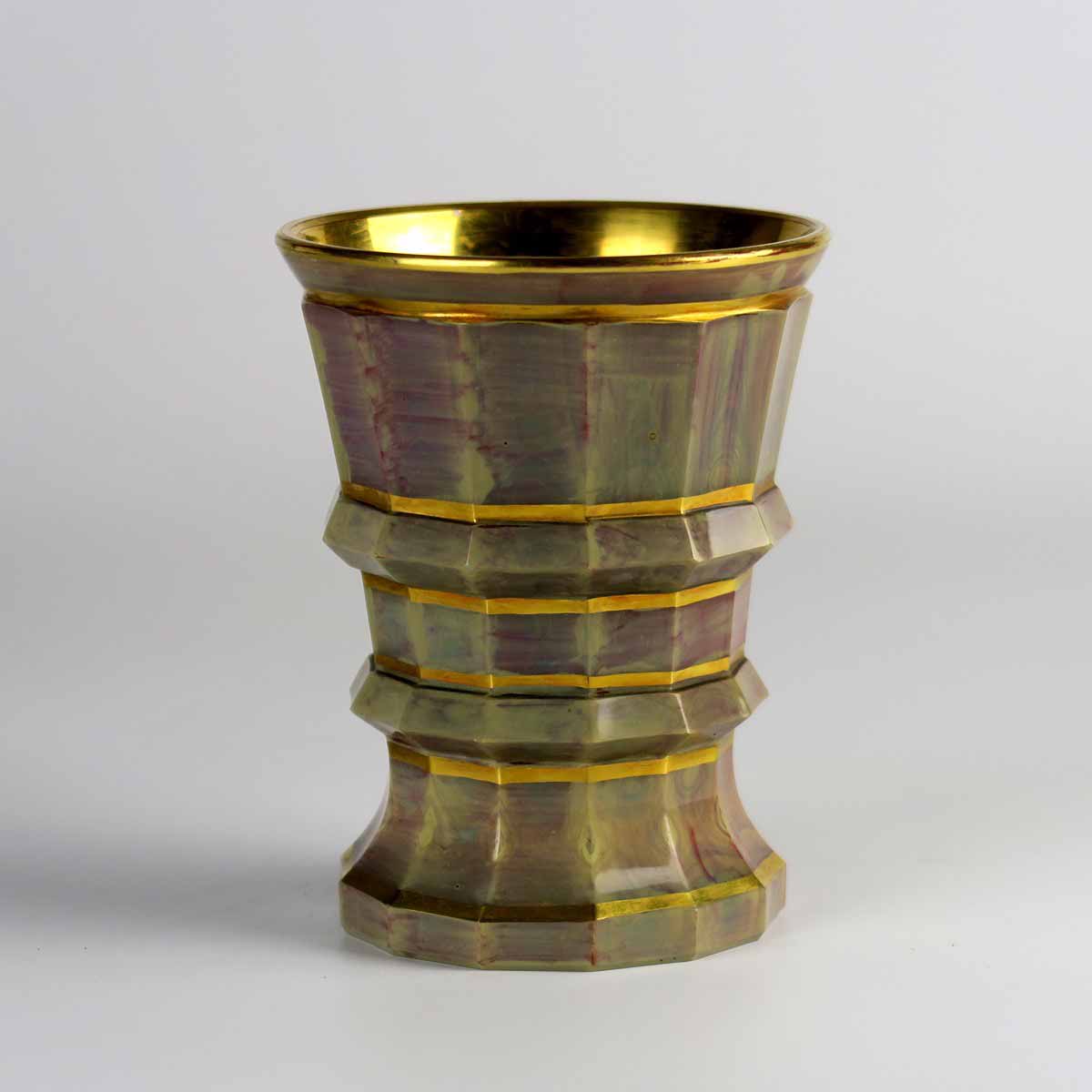 Lithyalinová biedermeierová číše