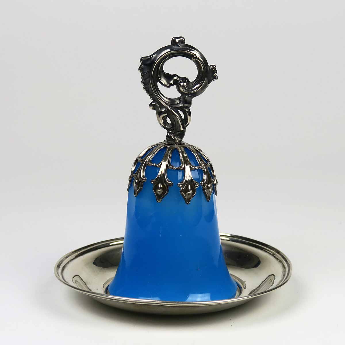 Biedermeierový zvonek se stříbrným táckem