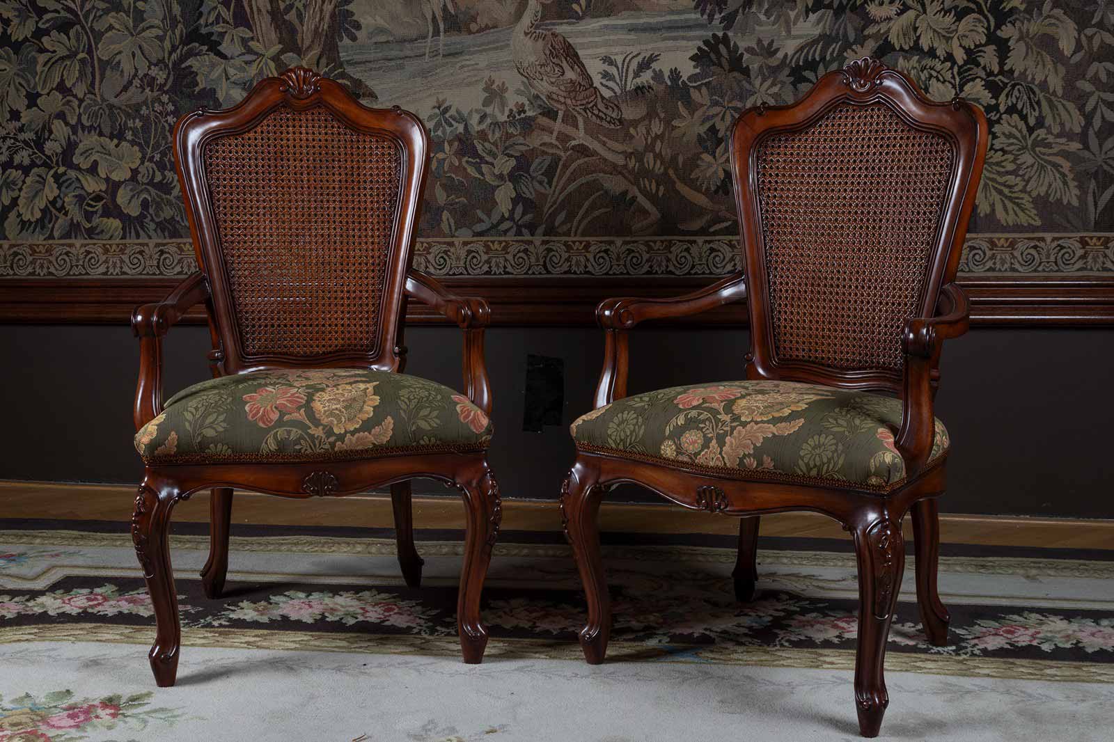 Čtyři křesílka v barokním stylu