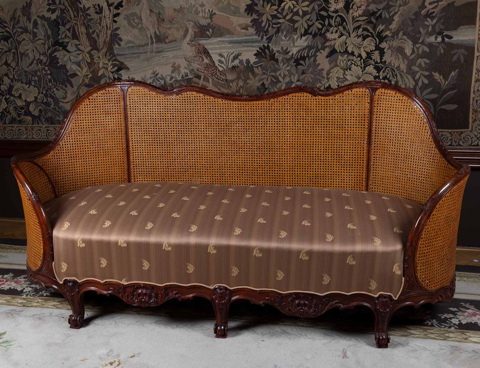 Sofa v rokokovém stylu