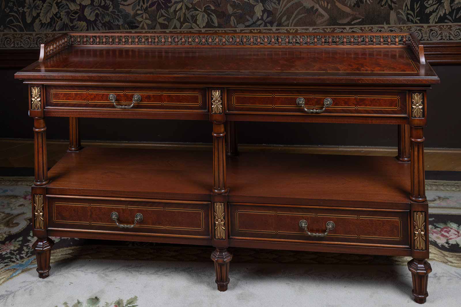 Konzolový stolek v klasicistním stylu