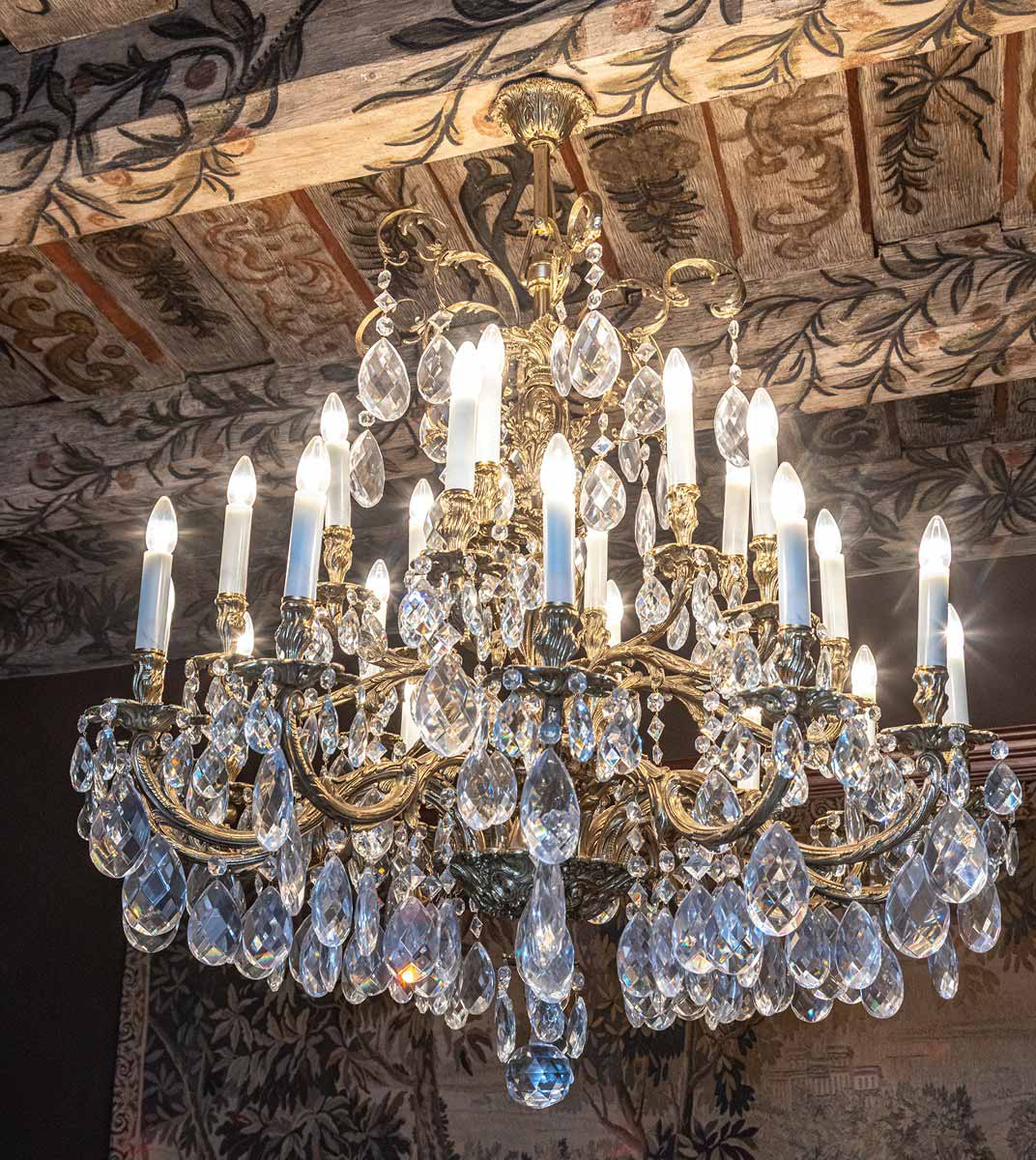Representativní křišťálový lustr v barokním stylu