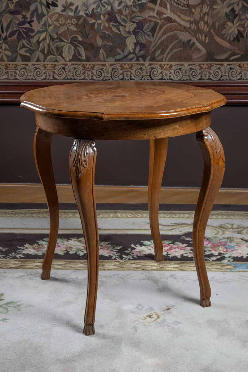 Stolek v rokokovém stylu