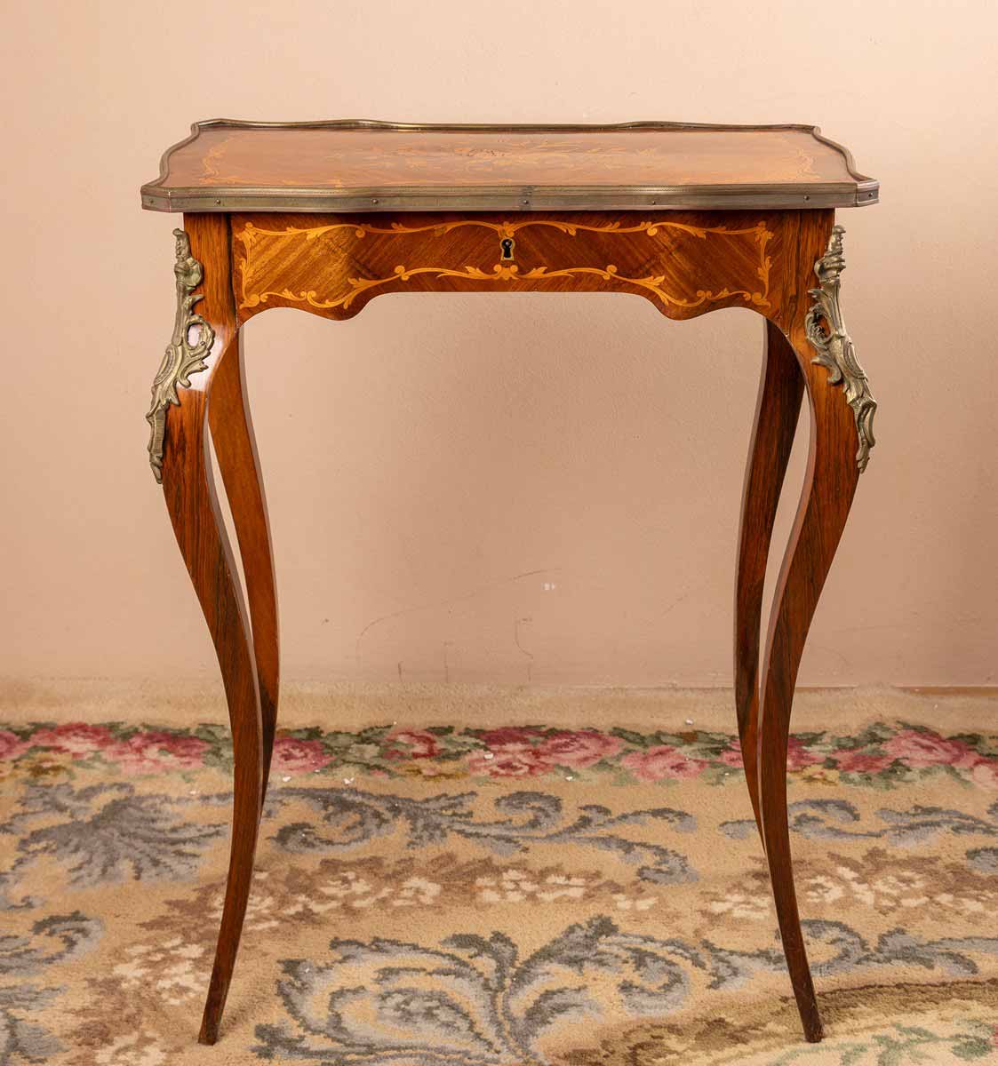 Toaletní stolek v rokokovém stylu Ludvík XV.