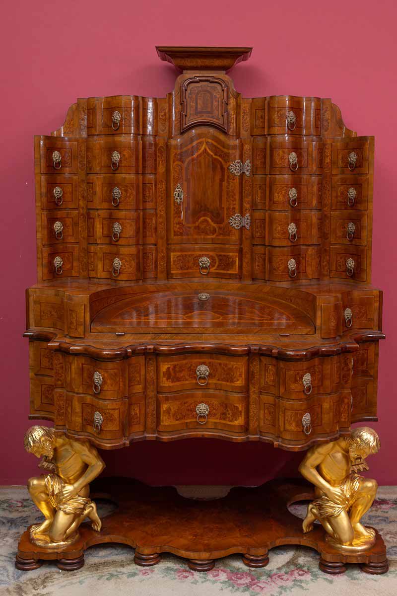 Luxusní sekretář v barokním stylu