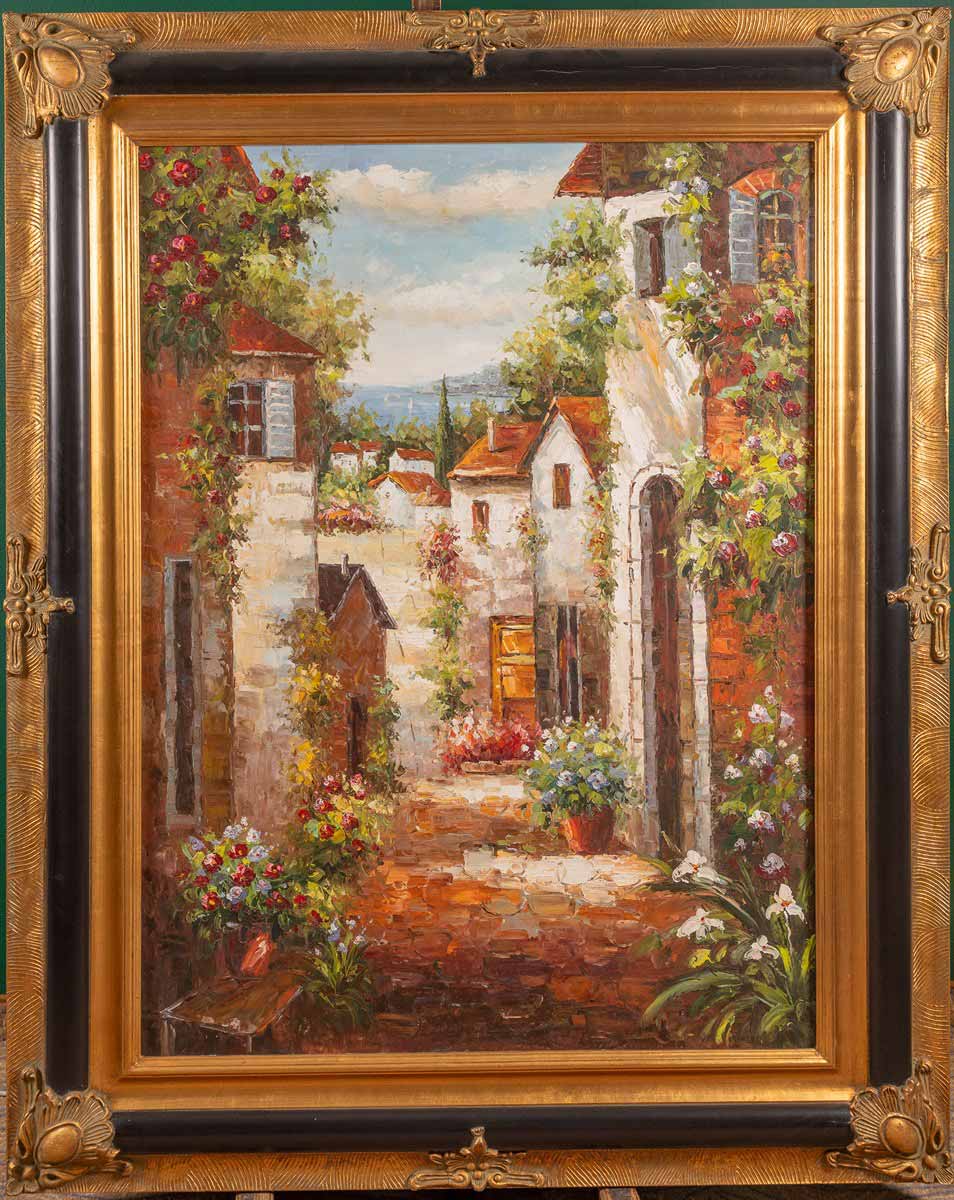 Rozkvetlá ulička v přímořském městě