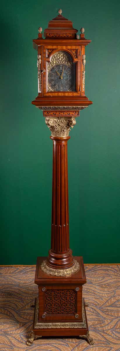 Stojací hodiny v barokním stylu