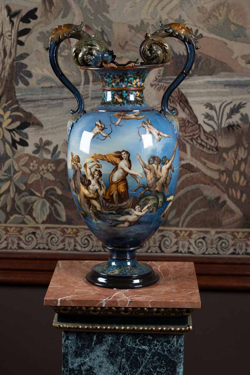 Dekorativní dvouuchá váza s motivem zrození Venuše