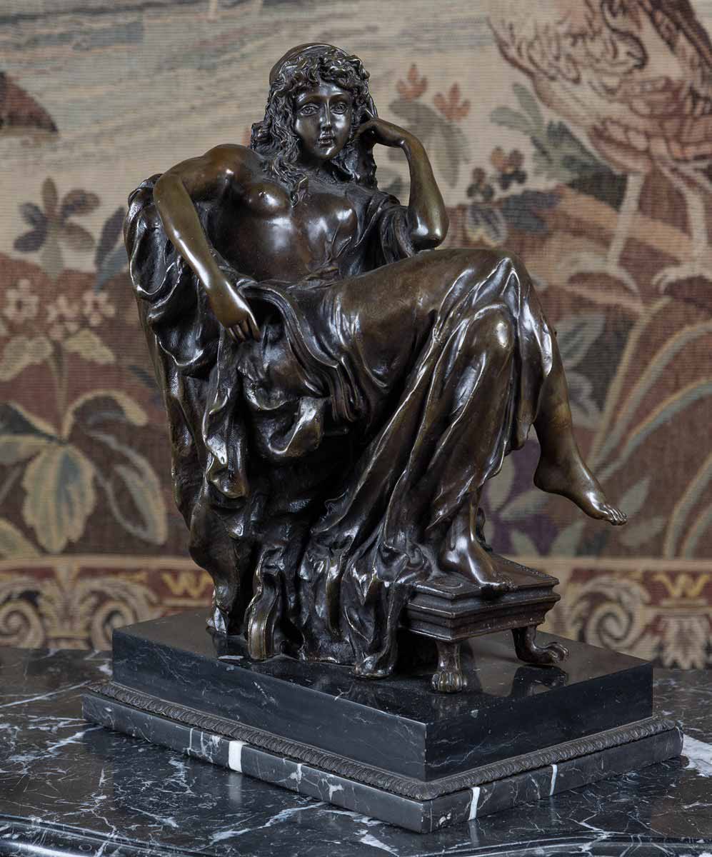 Sedící dívka v křesle