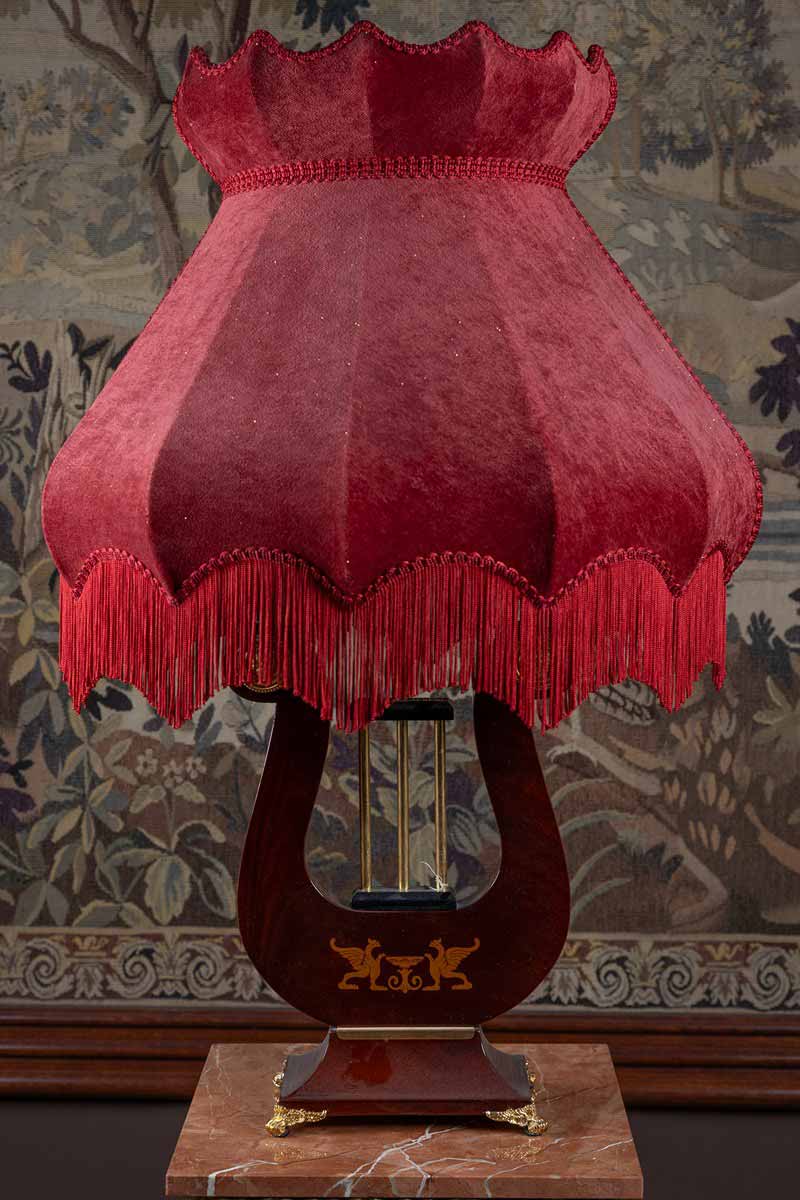 Dekorativní lampa v empírovém stylu