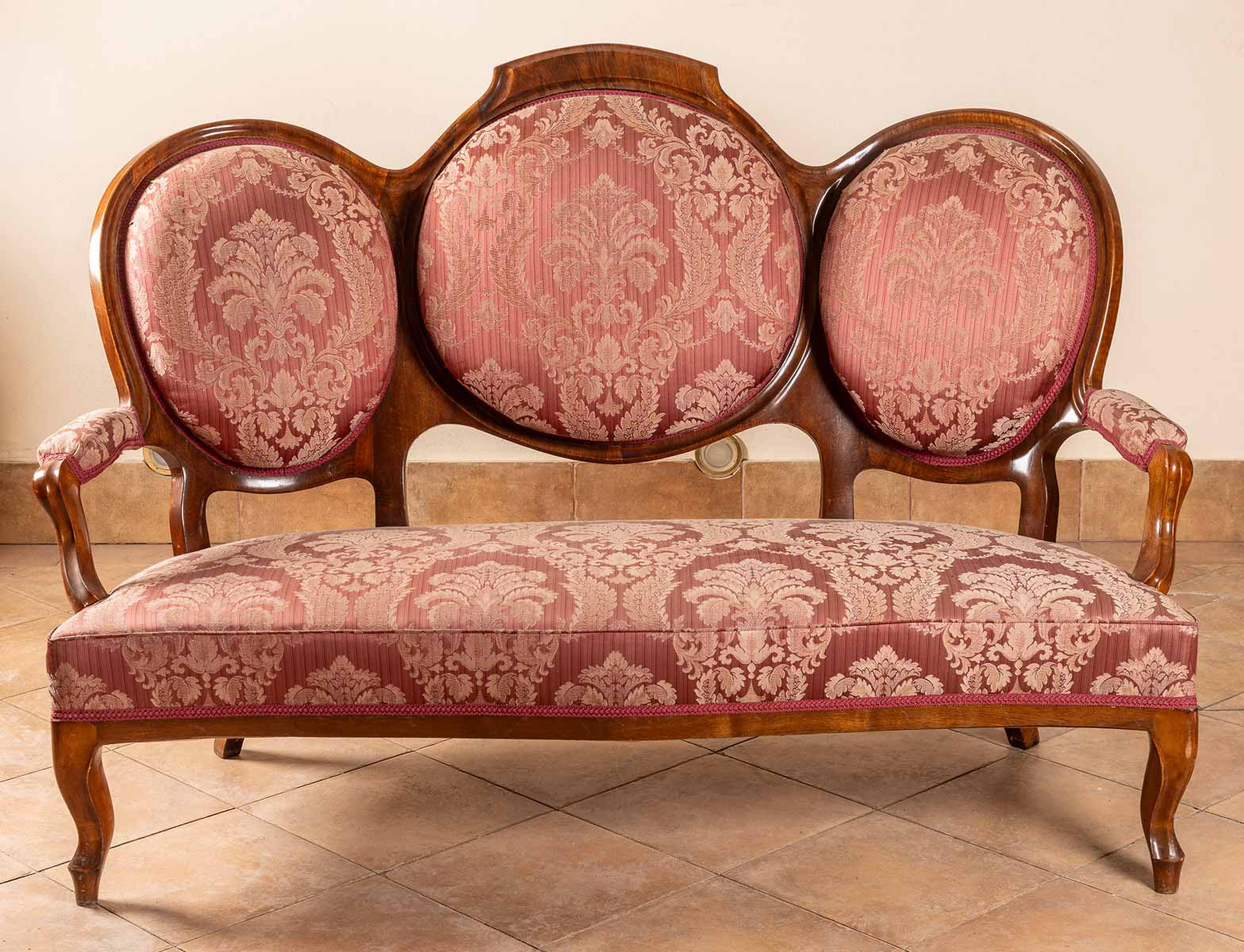 Sofa v rokokovém stylu