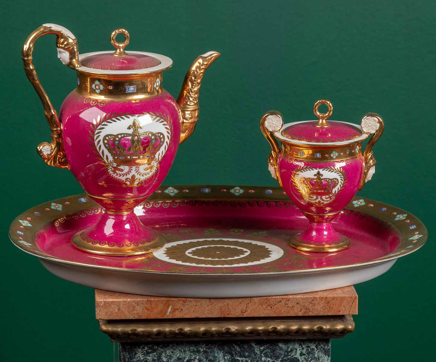 Tác s konvičkou a cukřenkou v empírovém stylu