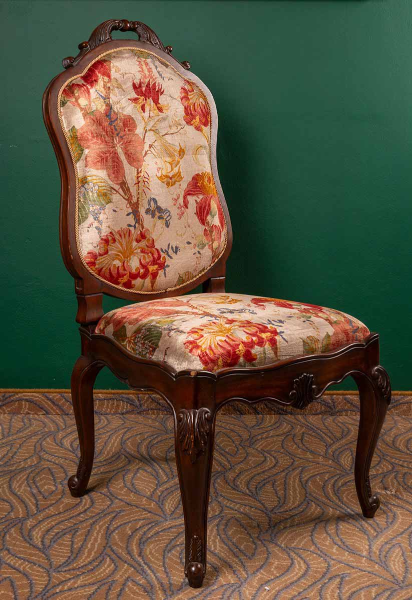 Židle v barokním stylu