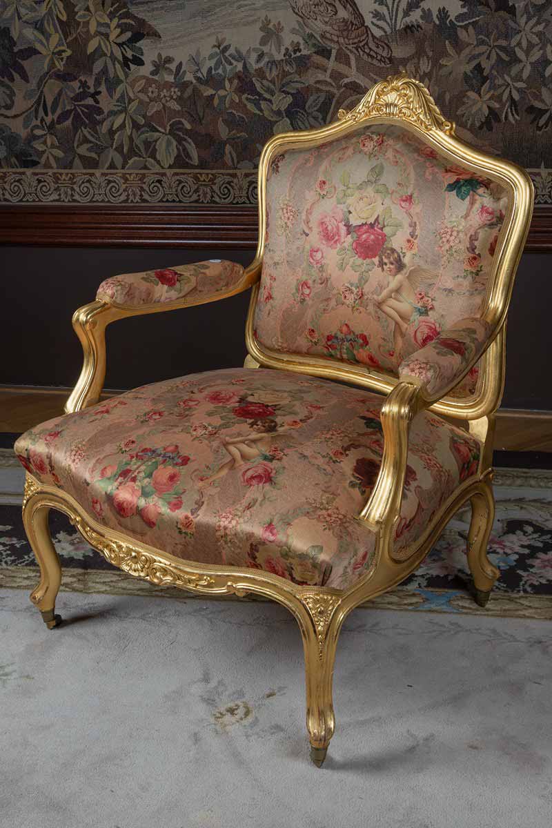 Křeslo v rokokovém stylu