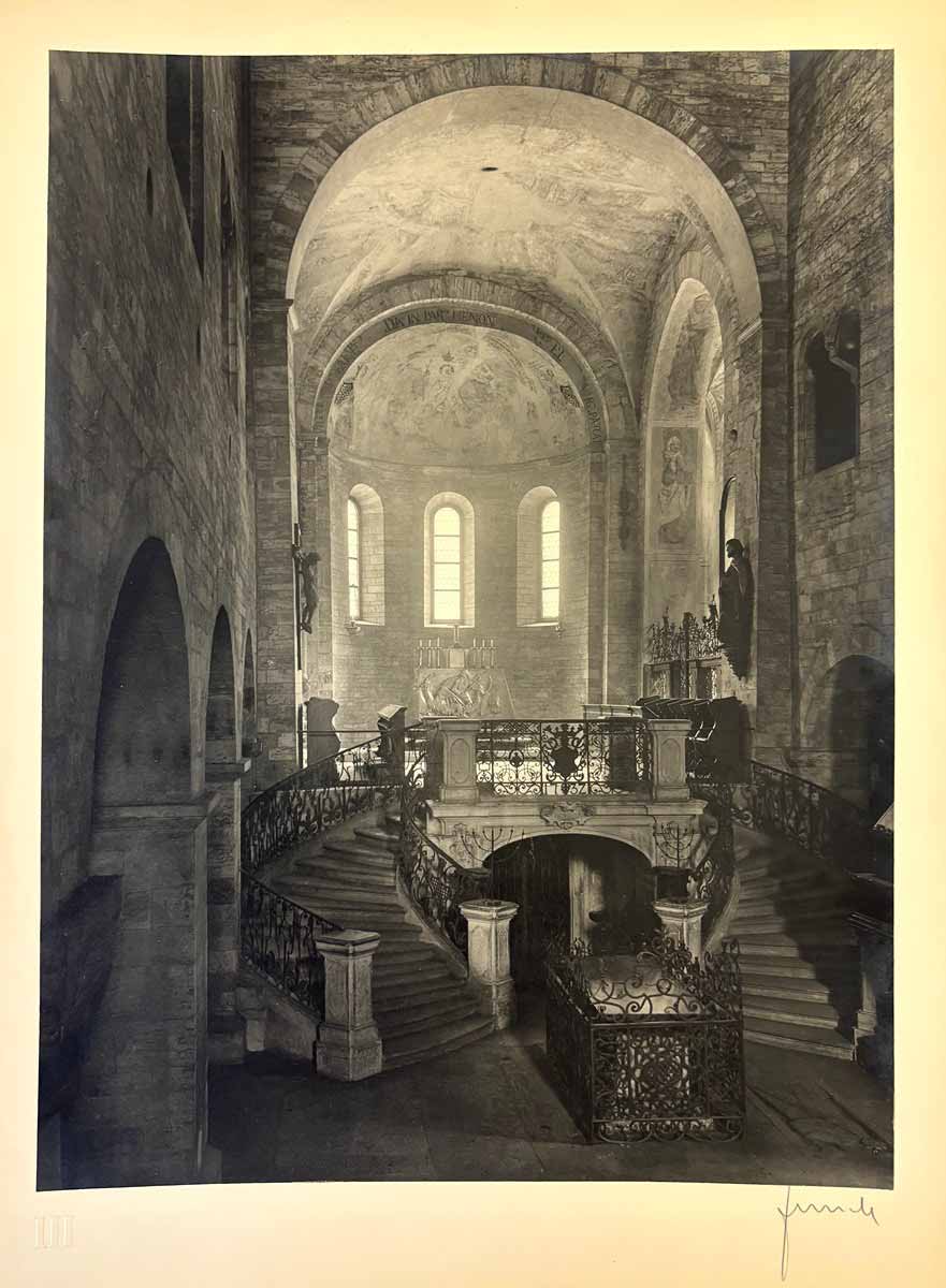 Jaromír Funke (1896 - 1945) - Interiér baziliky sv. Jiří na Pražském hradě - 2 fotografie