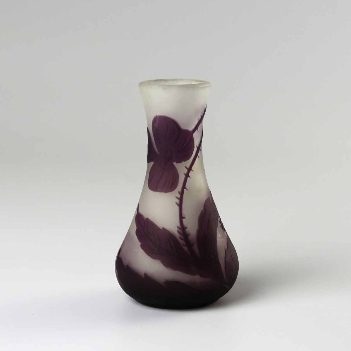 Secesní vázička "květy a motýl", Loetz