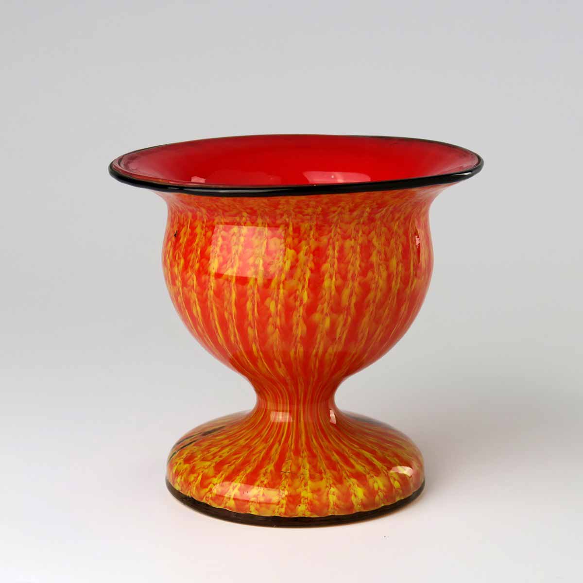 Vázička ve stylu art deco, Franz Welz, Hrob u Teplic