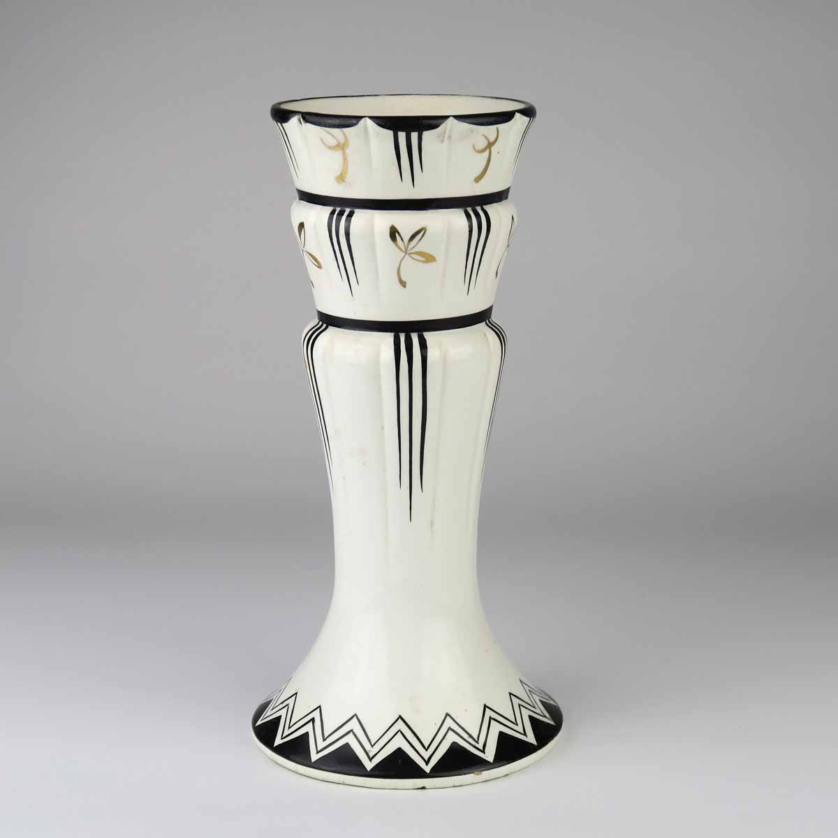 Váza ve stylu art deco