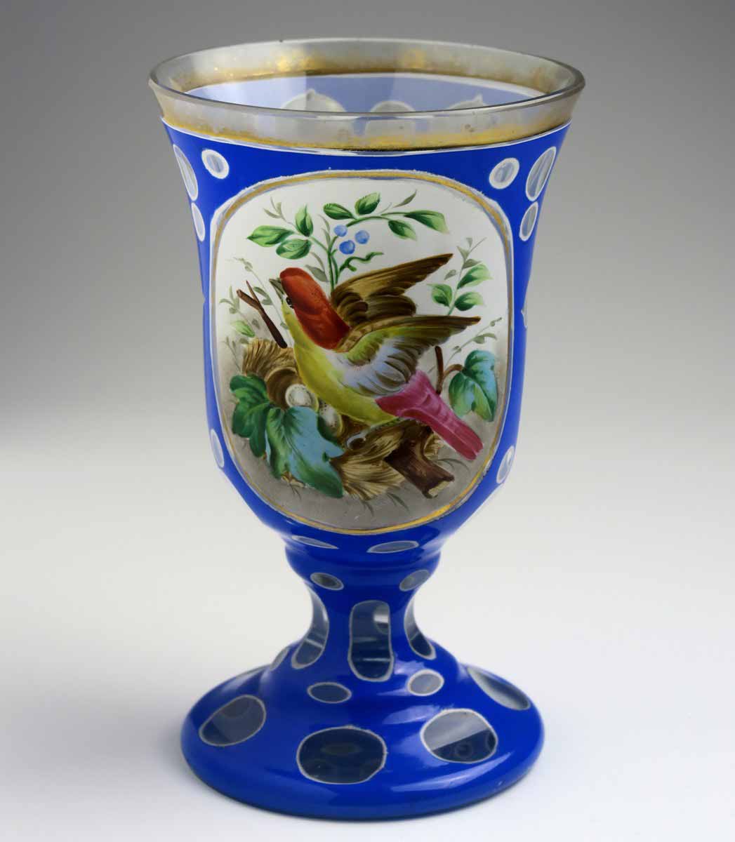 Pohárek s motivem ptáčka