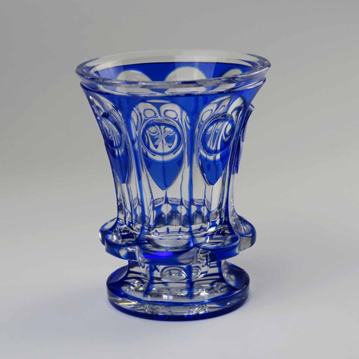 Biedermeirový pohárek