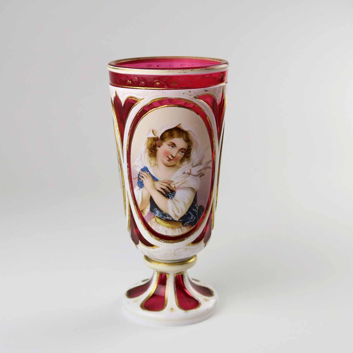Pohár s motivem děvčátka