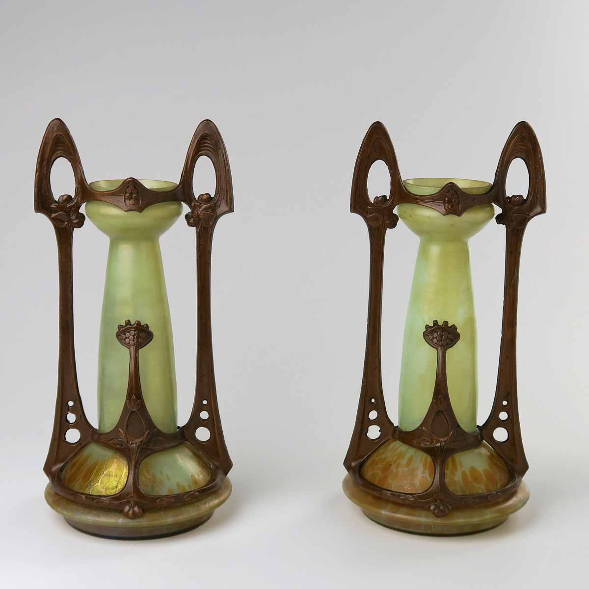 Párové secesní vázy v montáži